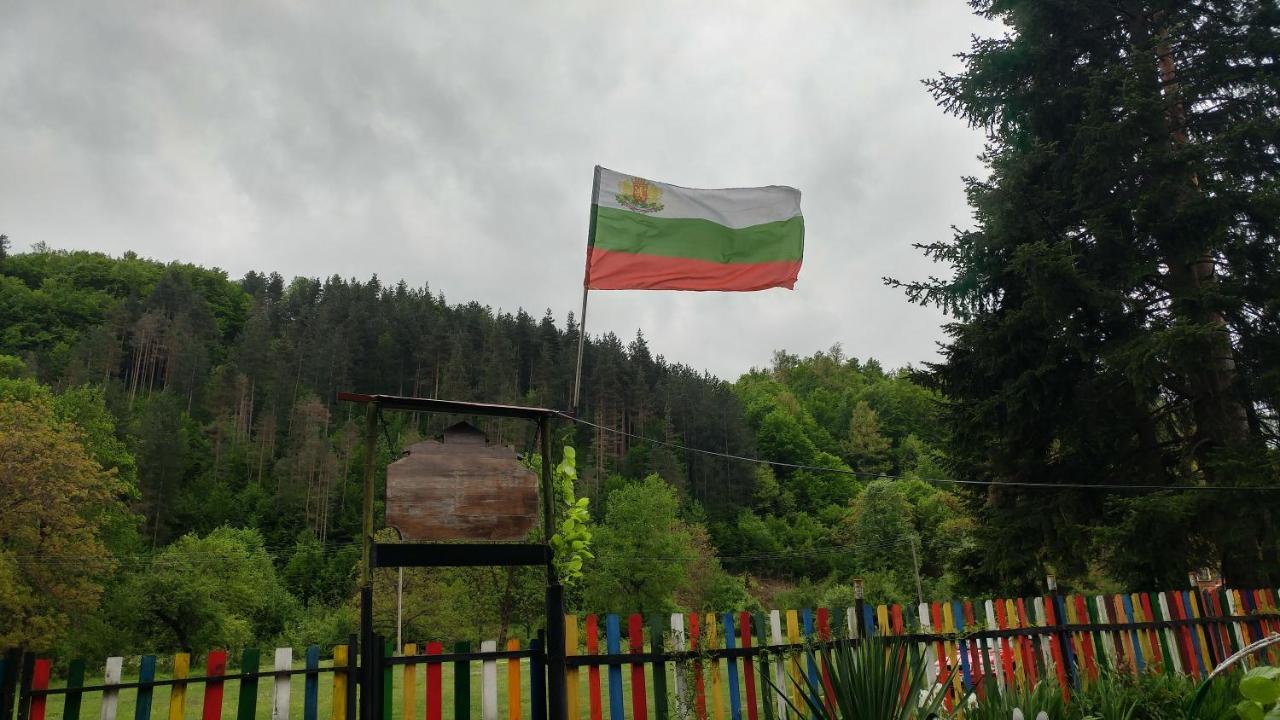 Къща За Гости Дъга Cherni Osum エクステリア 写真